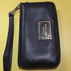 Michael Kors Black Zip Around Compact Wallet Leather Gold Hardware Card Slot